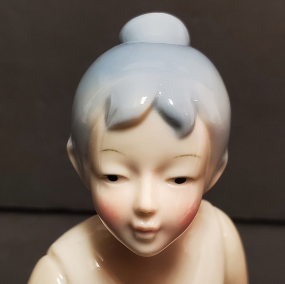 Porcelain Sitting Ballerina Figurine - Picture 6 of 10